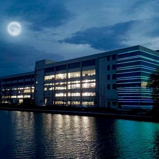 黄金城集团集团祝全体新老客户中秋佳节快乐！