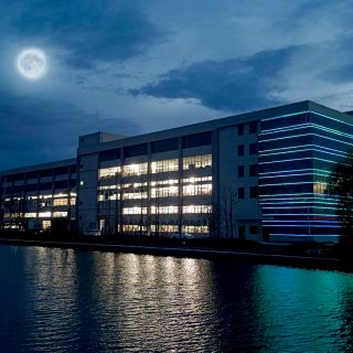 中秋圆月映长空，美好与君共！黄金城集团集团祝您中秋佳节快乐